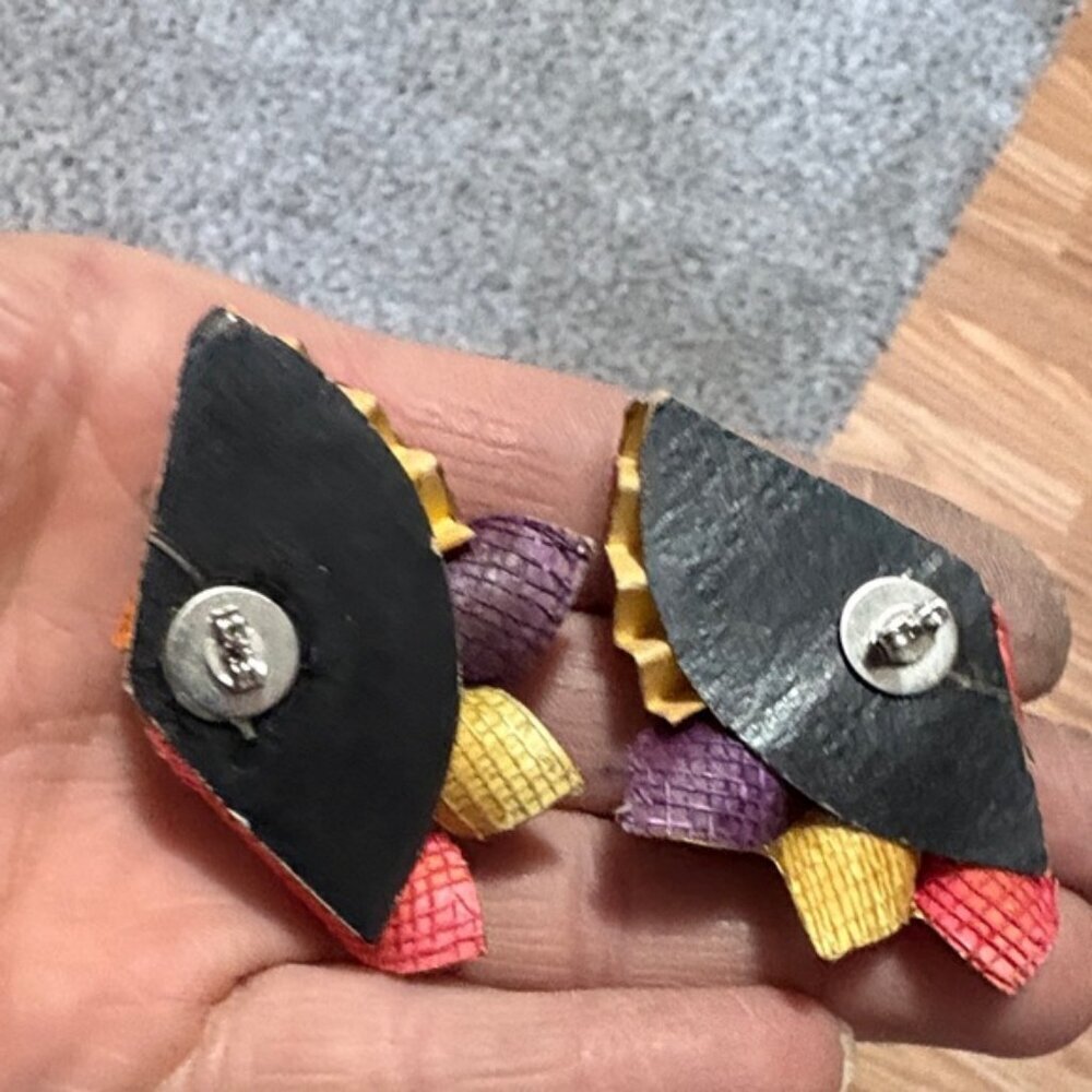 VINTAGE HANDMADE ETHNIC MULTICOLORED RAFFA FABRIC HOLLOW FAN POST 1.2" EARRINGS - Picture 5 of 8